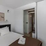 Апартаменты 1 Bedroom Lovely In *