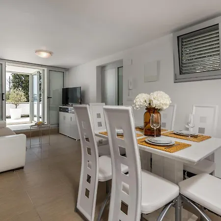 شقة 1 Bedroom Lovely In دْغاماي