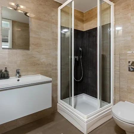 1 Bedroom Lovely In شقة دْغاماي