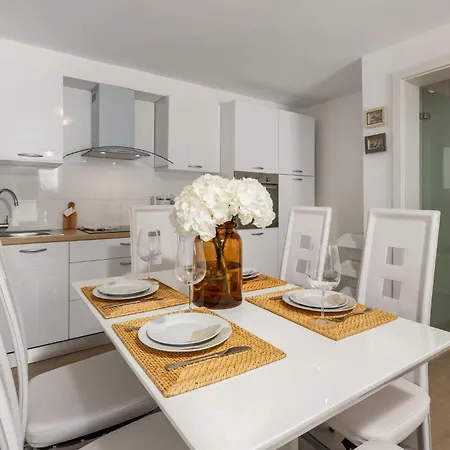 شقة 1 Bedroom Lovely In دْغاماي