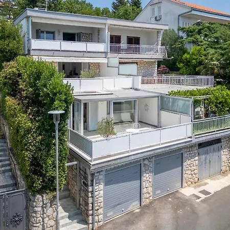 1 Bedroom Gorgeous In Apartment Dramalj