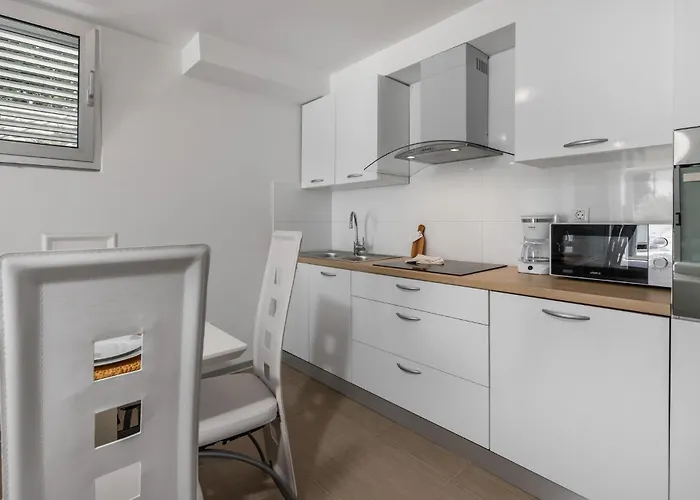 1 Bedroom Gorgeous In Apartment