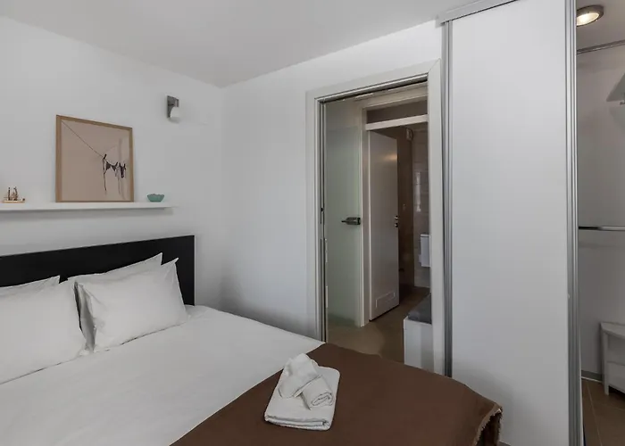 Apartment 1 Bedroom Gorgeous In *