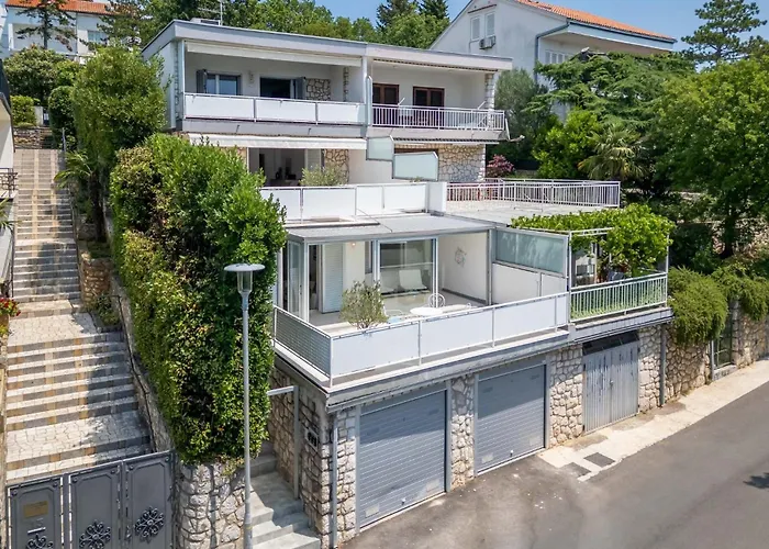 1 Bedroom Gorgeous In Apartment Dramalj